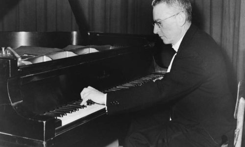 El pianista Paul Carl Hermann Wittgenstein (1887 - 1961) perdió el brazo derecho durante la Primera Guerra Mundial. Encargó a compositores, como Ravel y Prokófiev,  piezas para ser interpretadas con la mano izquierda. / Foto: Tomada de https://www.zellamsee-kaprun.com/